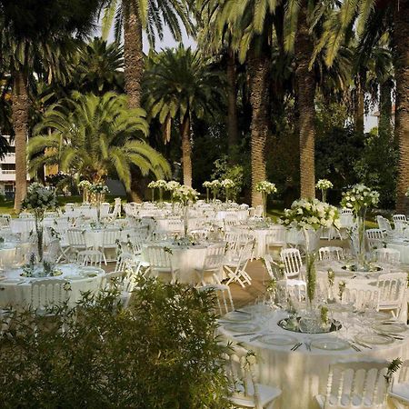 Swissotel Buyuk Efes Izmir Restaurang bild The garden of the hotel