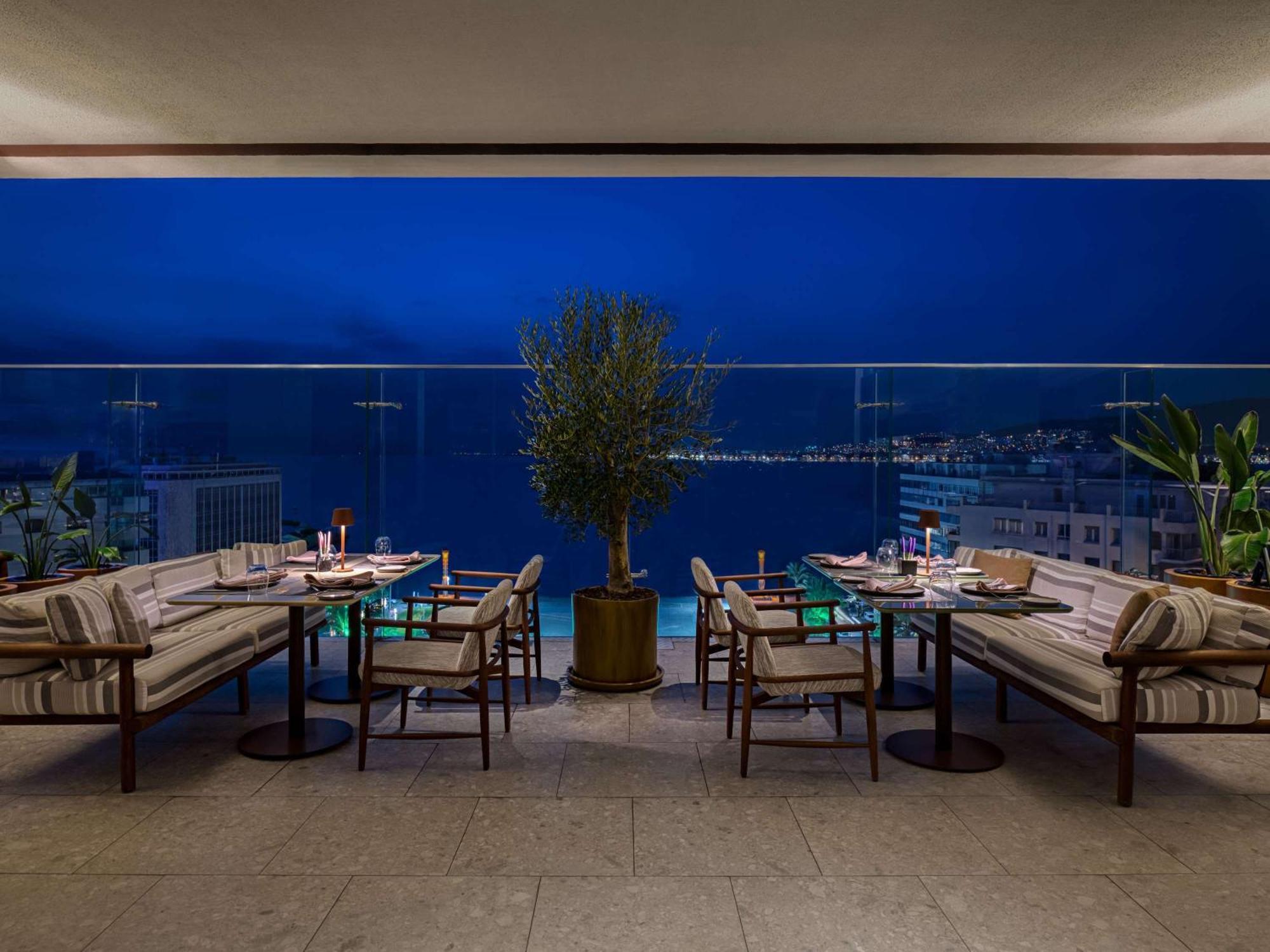 Swissotel Buyuk Efes Izmir Exteriör bild The Pool Bar