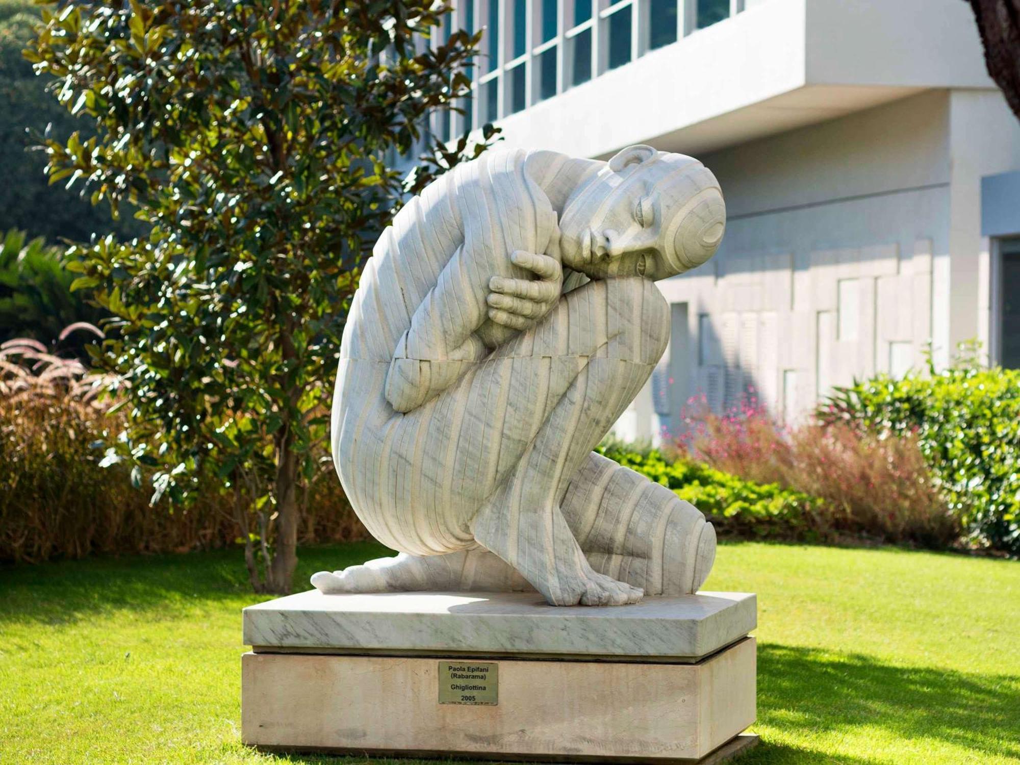 Swissotel Buyuk Efes Izmir Exteriör bild The sculpture in 2012