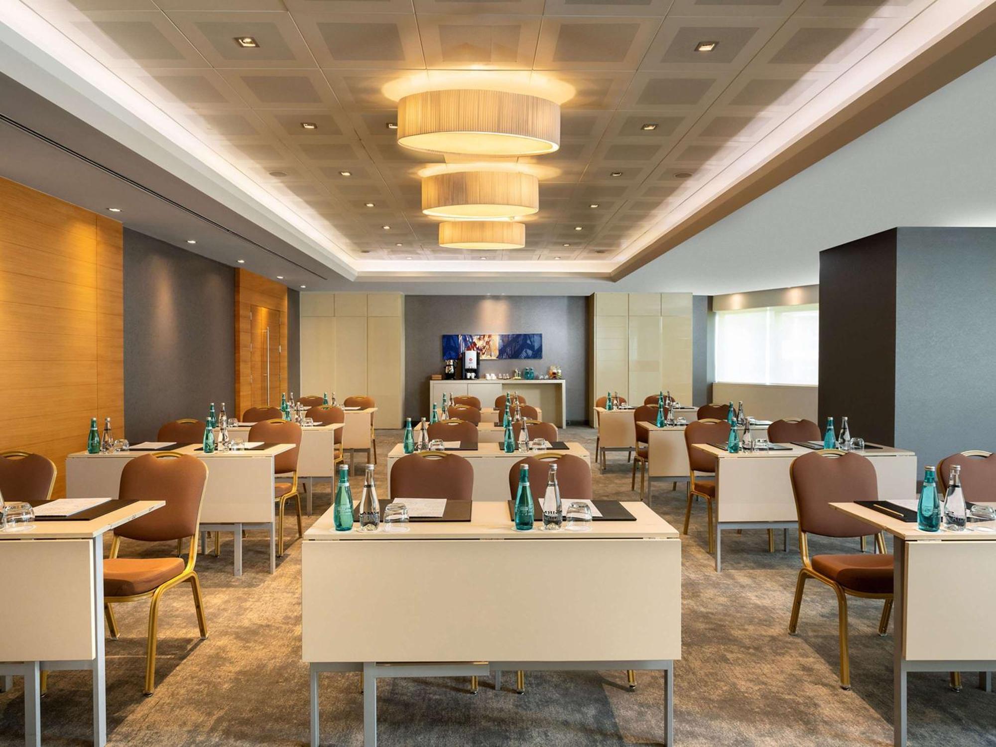 Swissotel Buyuk Efes Izmir Exteriör bild Meeting room