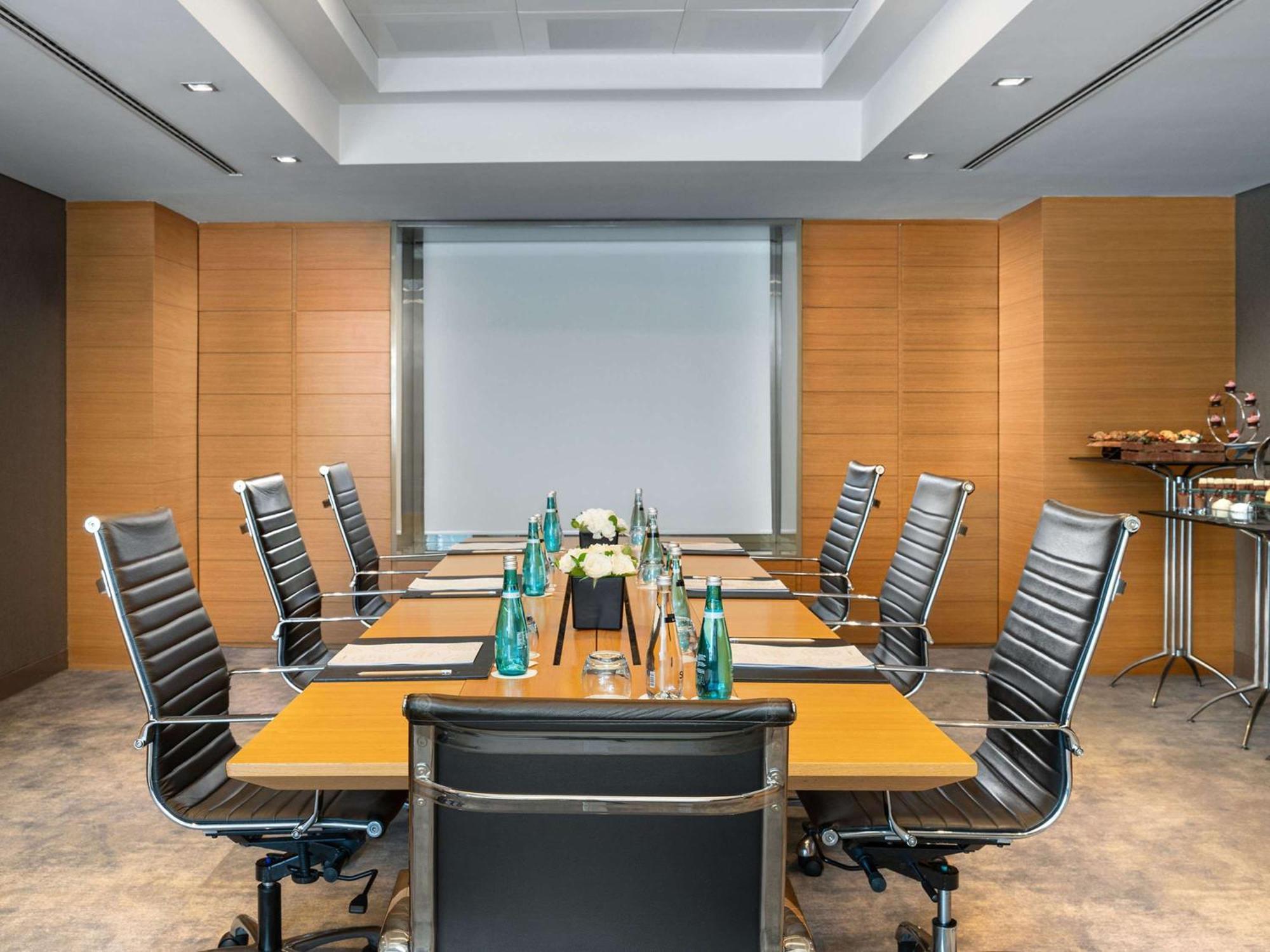 Swissotel Buyuk Efes Izmir Exteriör bild Meeting room