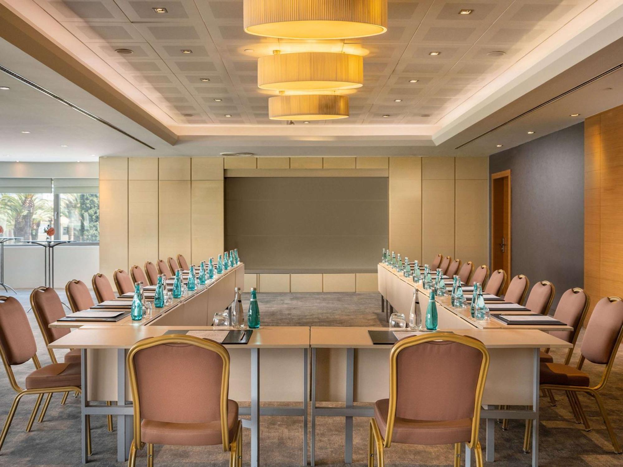 Swissotel Buyuk Efes Izmir Exteriör bild Meeting room