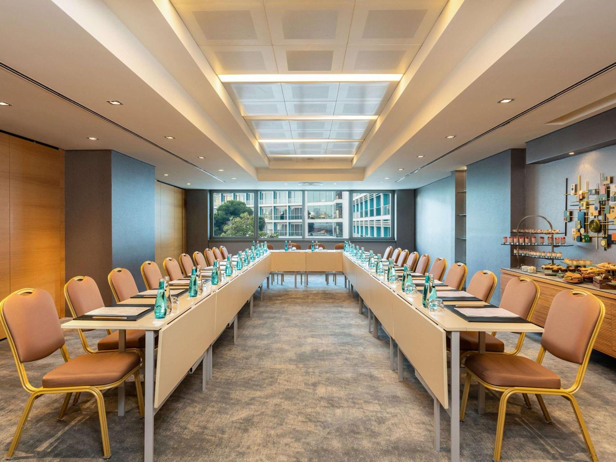 Swissotel Buyuk Efes Izmir Exteriör bild Meeting room