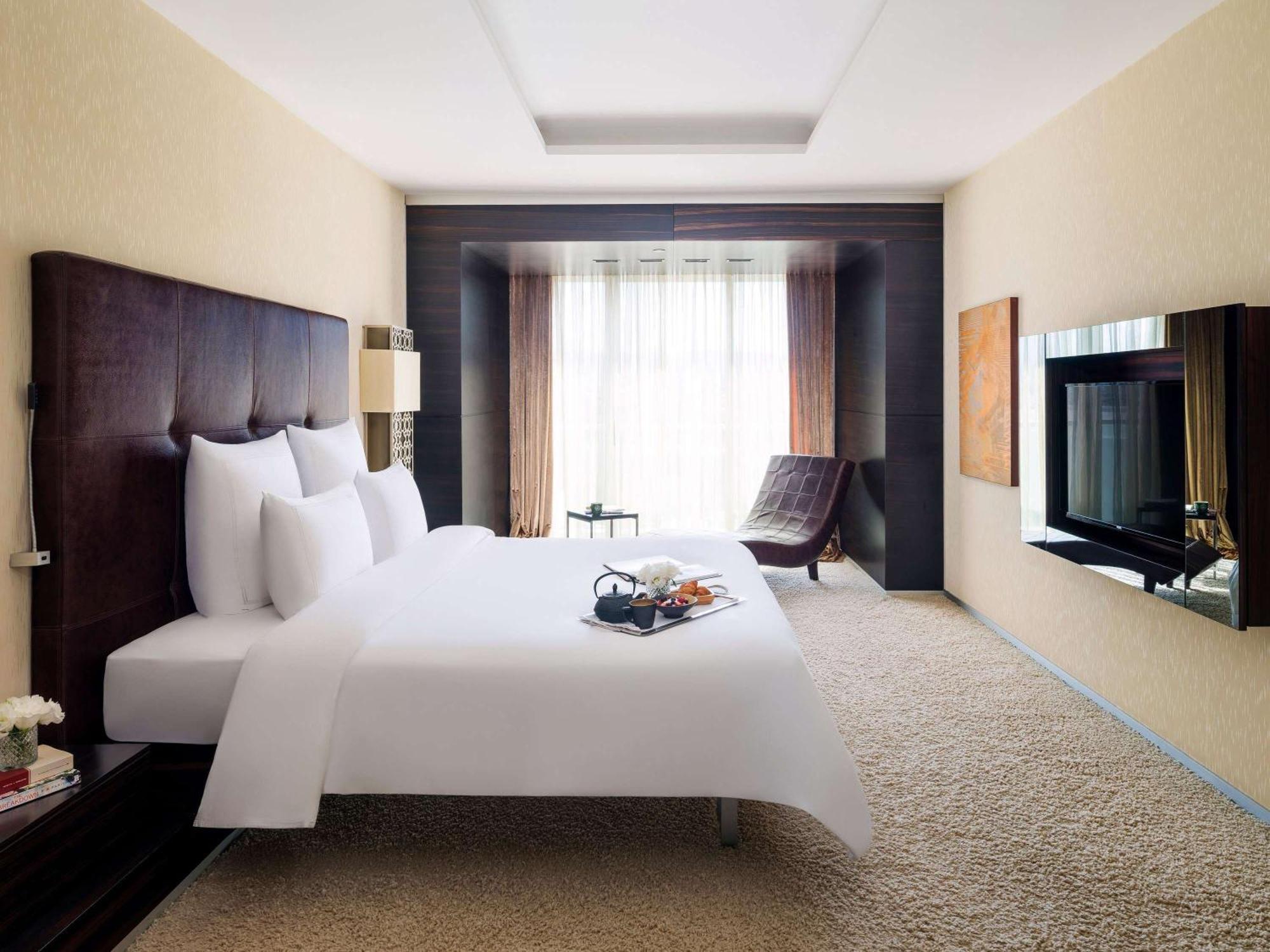 Swissotel Buyuk Efes Izmir Exteriör bild A bedroom at the hotel