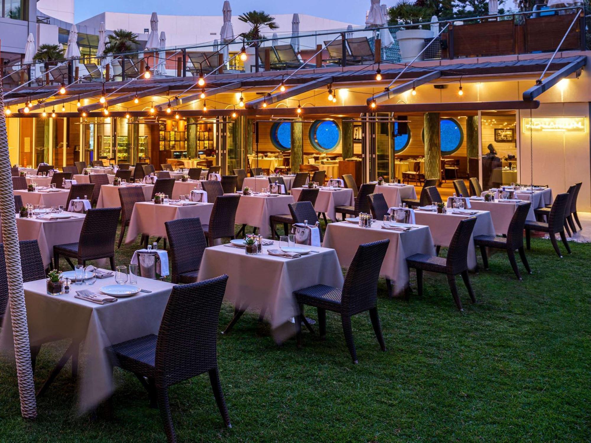 Swissotel Buyuk Efes Izmir Exteriör bild The Garden Grill