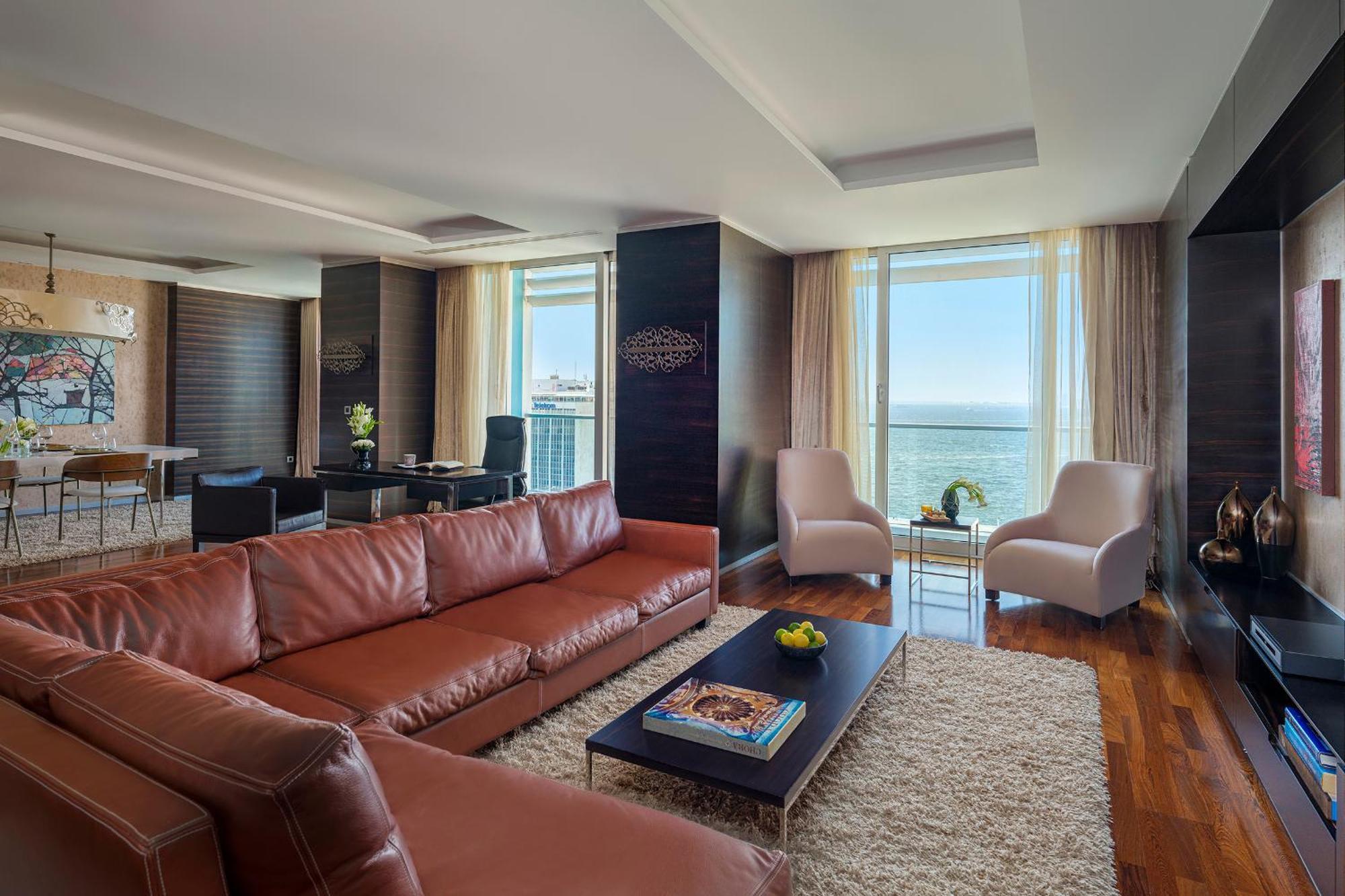 Swissotel Buyuk Efes Izmir Exteriör bild A living room in a suite at the Ritz-Carlton, Dubai